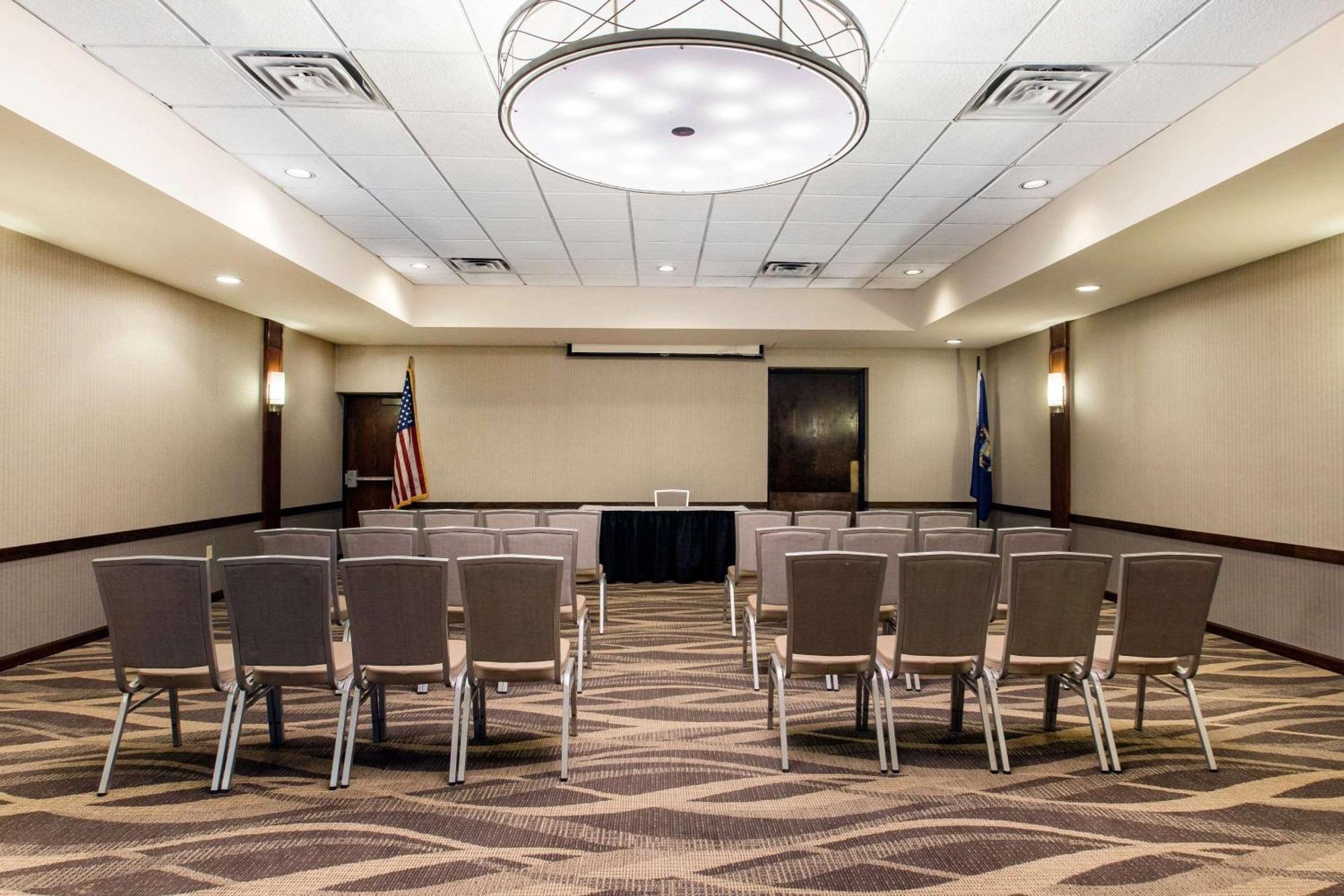 Radisson Hotel Grand Rapids Riverfront Екстериор снимка