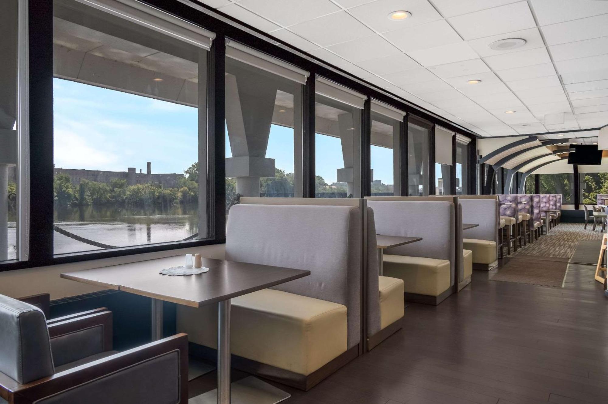 Radisson Hotel Grand Rapids Riverfront Екстериор снимка