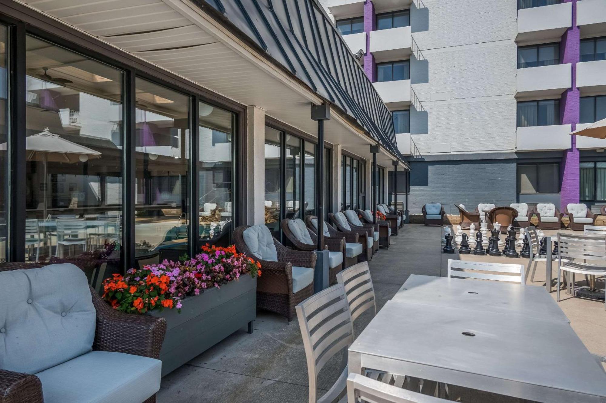 Radisson Hotel Grand Rapids Riverfront Екстериор снимка