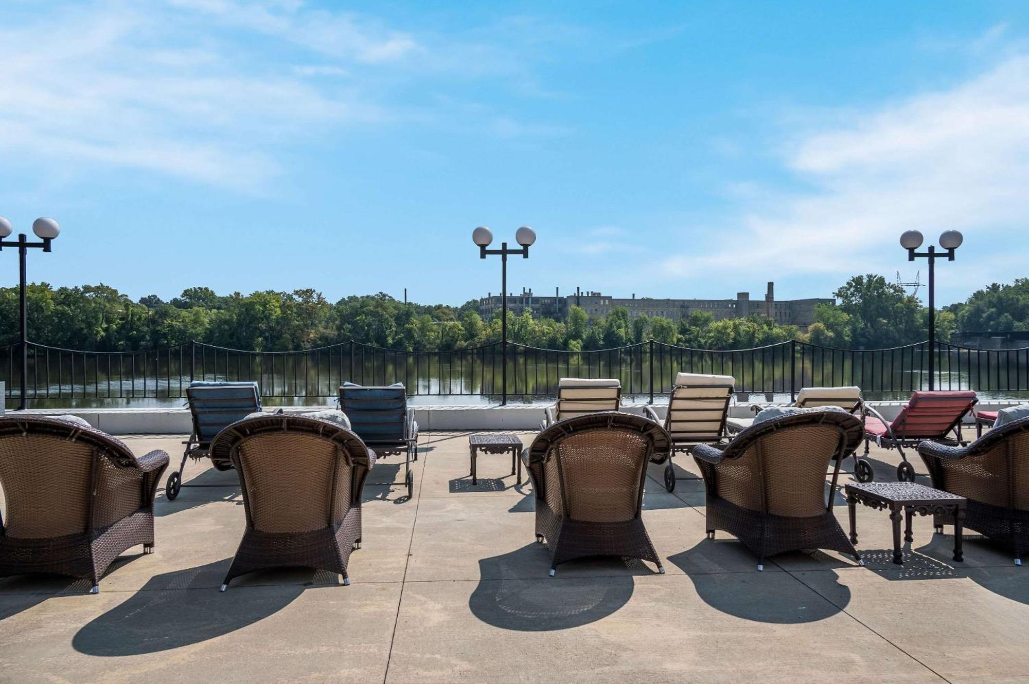 Radisson Hotel Grand Rapids Riverfront Екстериор снимка