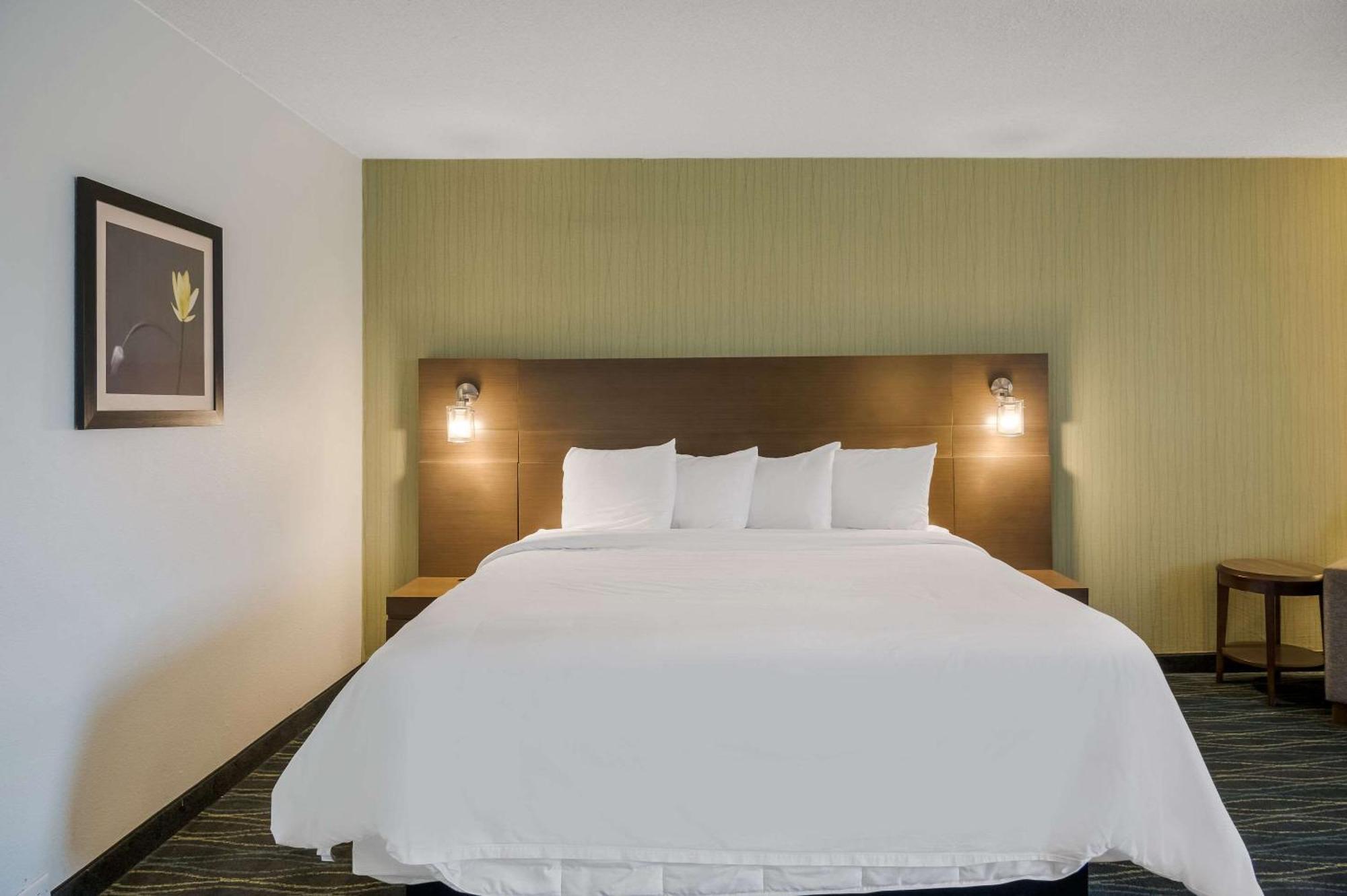 Radisson Hotel Grand Rapids Riverfront Екстериор снимка
