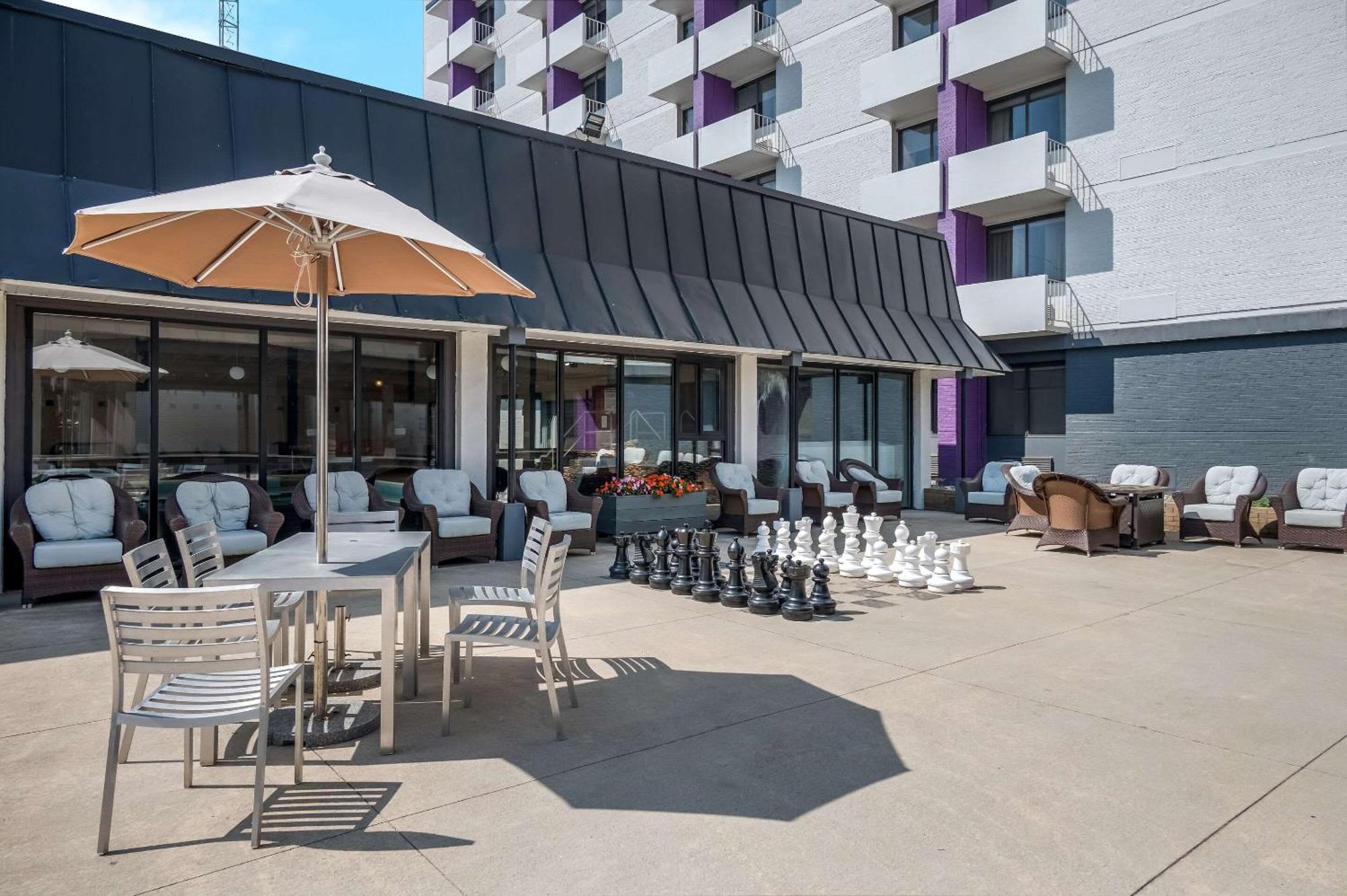Radisson Hotel Grand Rapids Riverfront Екстериор снимка