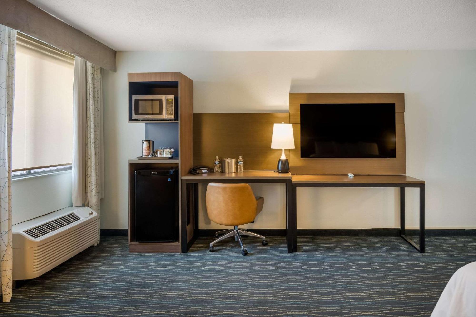 Radisson Hotel Grand Rapids Riverfront Екстериор снимка