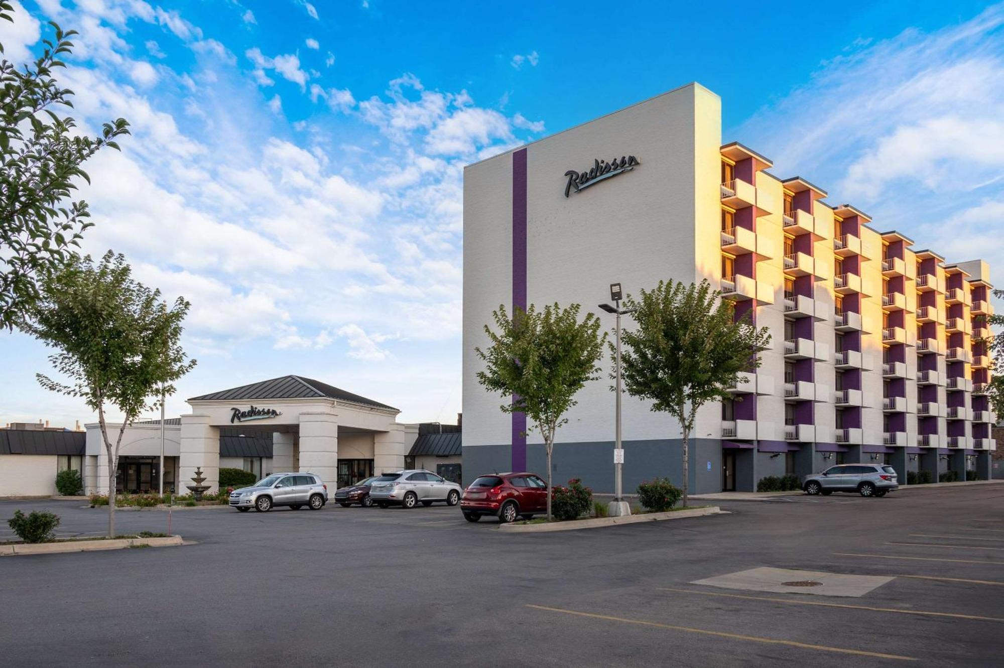 Radisson Hotel Grand Rapids Riverfront Екстериор снимка