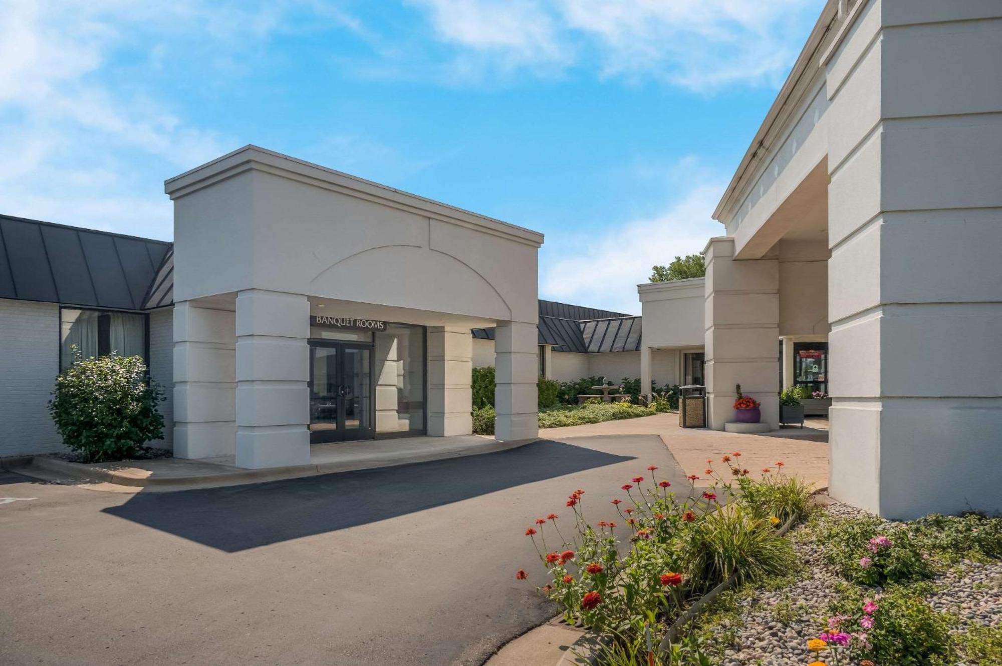 Radisson Hotel Grand Rapids Riverfront Екстериор снимка